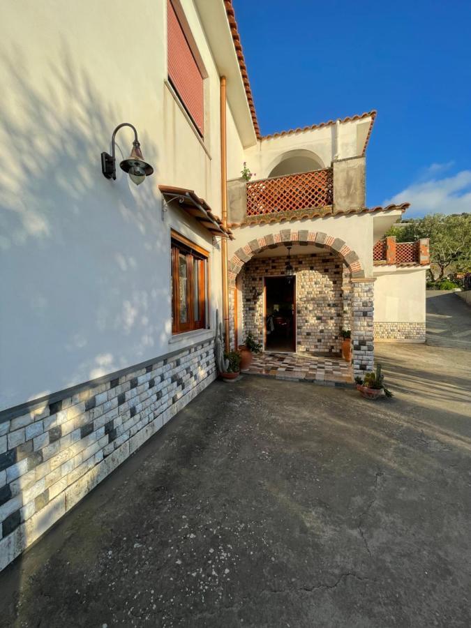 Loren House, Relaxing Location With Seaview มัสซาลูเบรนเซ ภายนอก รูปภาพ