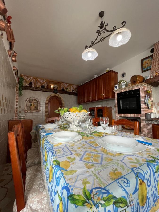 Loren House, Relaxing Location With Seaview มัสซาลูเบรนเซ ภายนอก รูปภาพ