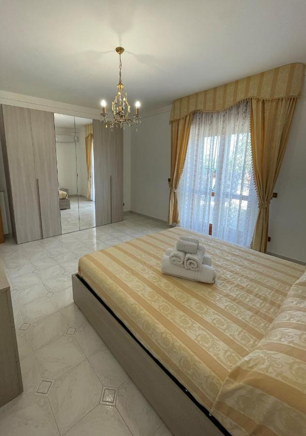 Loren House, Relaxing Location With Seaview มัสซาลูเบรนเซ ภายนอก รูปภาพ