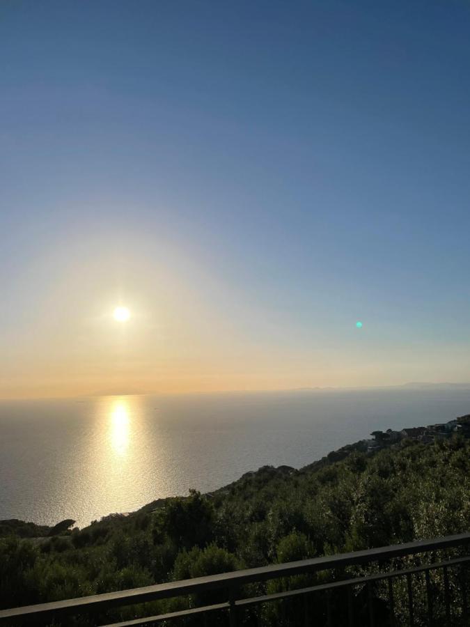 Loren House, Relaxing Location With Seaview มัสซาลูเบรนเซ ภายนอก รูปภาพ